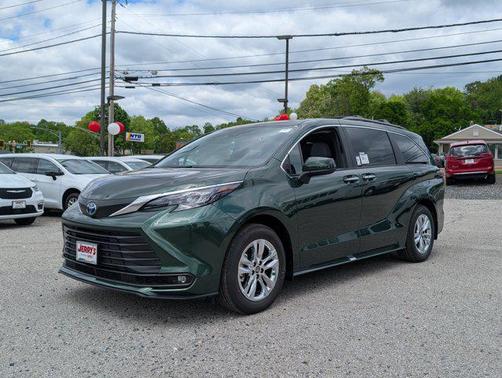2025 Toyota Sienna XLE 7 Passenger