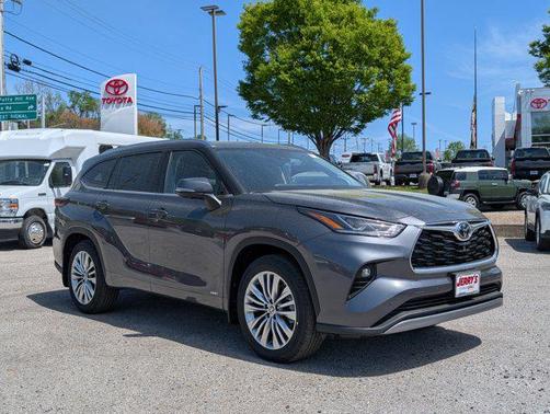 2025 Toyota Highlander Hybrid Platinum