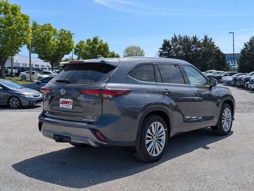 2025 Toyota Highlander Hybrid Platinum