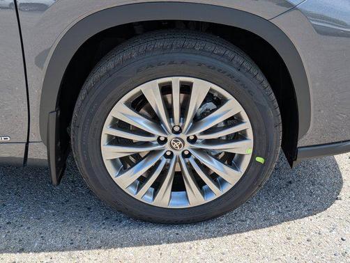 2025 Toyota Highlander Hybrid Platinum