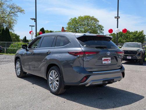 2025 Toyota Highlander Hybrid Platinum