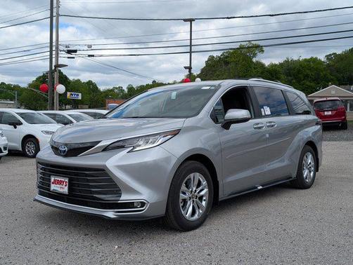 2025 Toyota Sienna Limited 7-Passenger