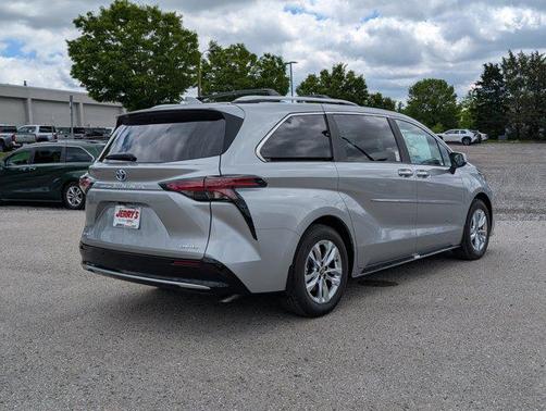 2025 Toyota Sienna Limited 7-Passenger