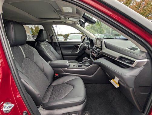 2025 Toyota Highlander Hybrid XLE