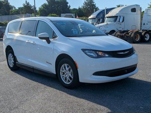 2023 Chrysler Voyager LX