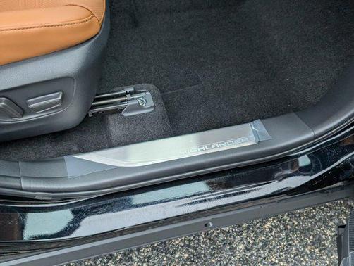 2025 Toyota Highlander Platinum