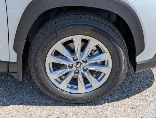 2025 Toyota Corolla Cross LE
