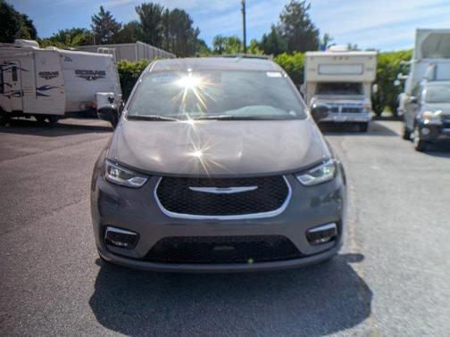 2025 Chrysler Pacifica L
