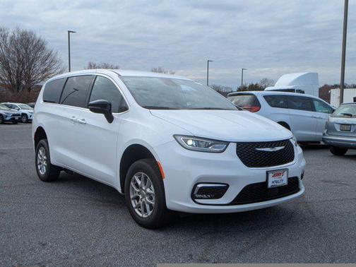 2024 Chrysler Pacifica Touring
