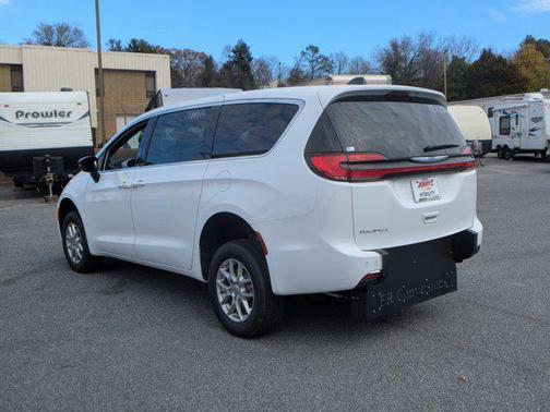 2024 Chrysler Pacifica Touring