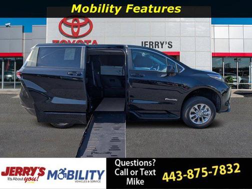 2025 Toyota Sienna LE