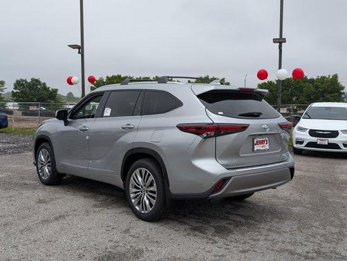 2025 Toyota Highlander Hybrid Platinum