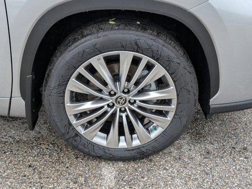 2025 Toyota Highlander Hybrid Platinum