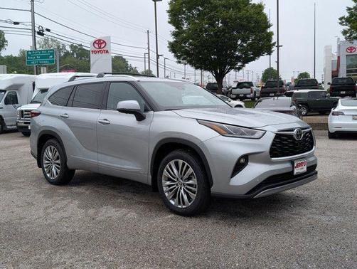 2025 Toyota Highlander Hybrid Platinum