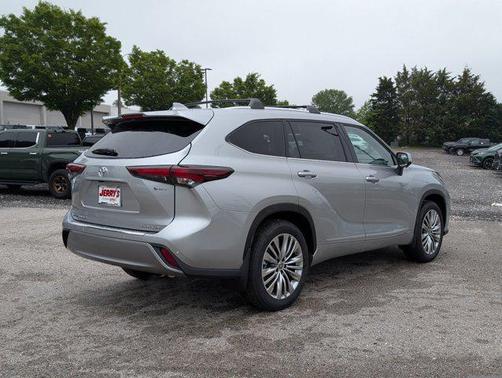 2025 Toyota Highlander Hybrid Platinum