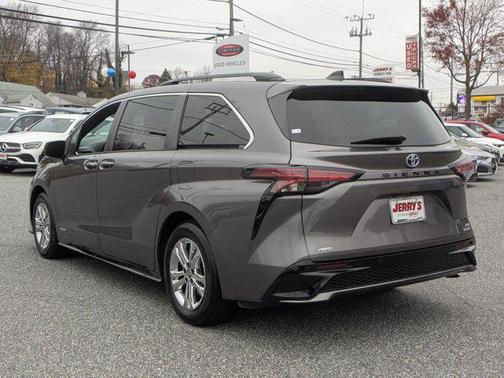 2021 Toyota Sienna XSE 7 Passenger