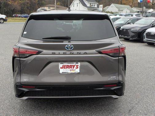 2021 Toyota Sienna XSE 7 Passenger