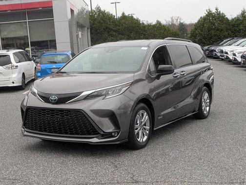 2021 Toyota Sienna XSE 7 Passenger