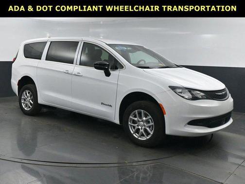 2025 Chrysler Voyager LX