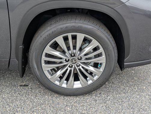 2025 Toyota Highlander Platinum