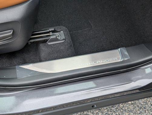 2025 Toyota Highlander Platinum
