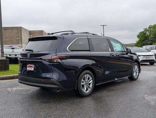 2025 Toyota Sienna XLE 7 Passenger