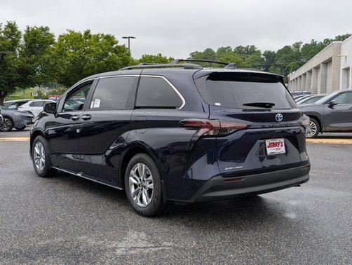 2025 Toyota Sienna XLE 7 Passenger