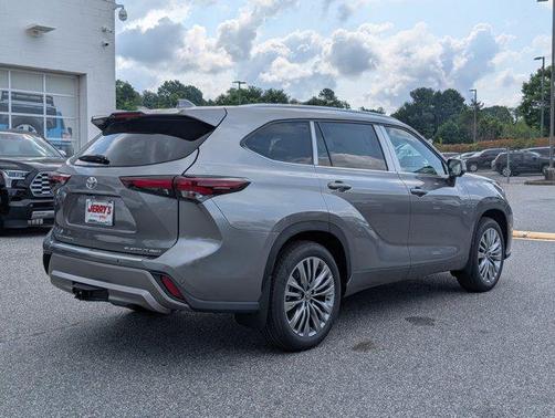 2025 Toyota Highlander Platinum