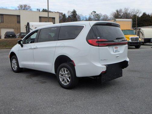 2024 Chrysler Pacifica Touring