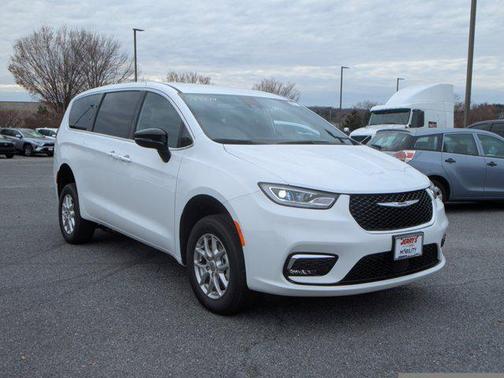 2024 Chrysler Pacifica Touring