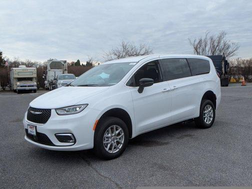 2024 Chrysler Pacifica Touring