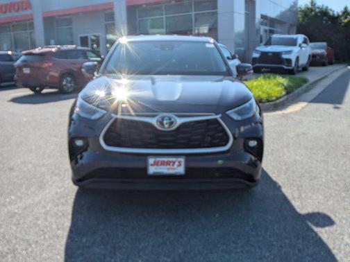 2022 Toyota Highlander LE