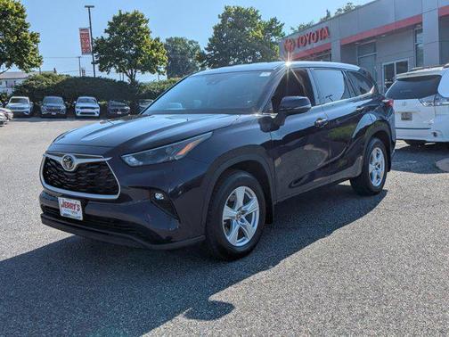 2022 Toyota Highlander LE