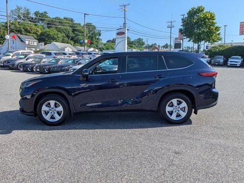 2022 Toyota Highlander LE