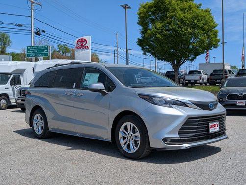2025 Toyota Sienna XLE 7 Passenger