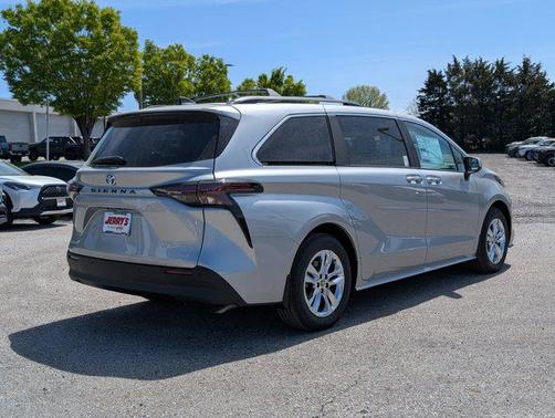 2025 Toyota Sienna XLE 7 Passenger
