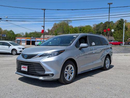 2025 Toyota Sienna XLE 7 Passenger