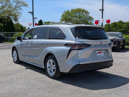 2025 Toyota Sienna XLE 7 Passenger