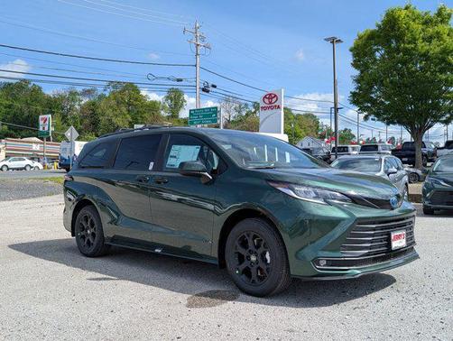 2025 Toyota Sienna Woodland Edition