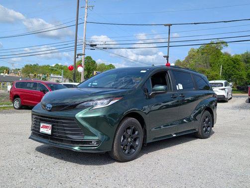 2025 Toyota Sienna Woodland Edition