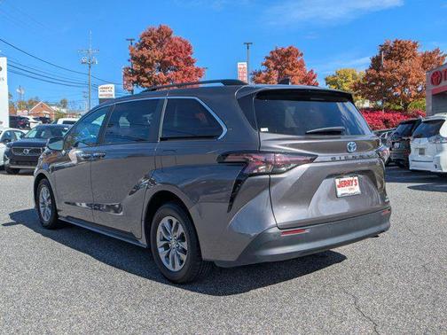 2024 Toyota Sienna XLE