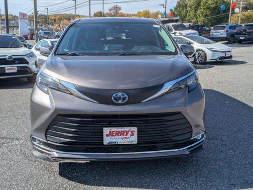 2024 Toyota Sienna XLE