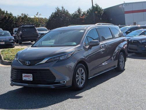 2024 Toyota Sienna XLE