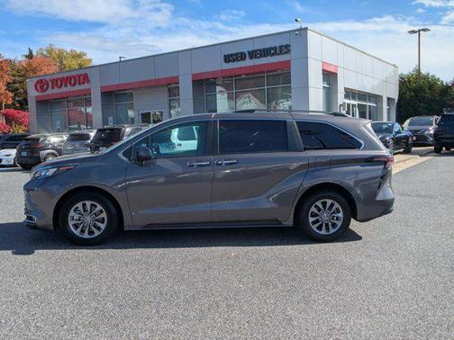 2024 Toyota Sienna XLE