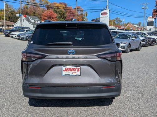 2024 Toyota Sienna XLE