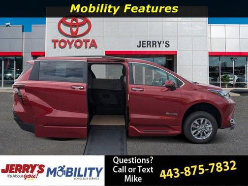 2024 Toyota Sienna XLE 8 Passenger