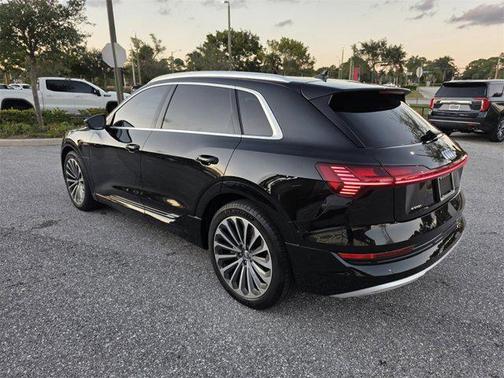 2019 Audi e-tron Premium Plus