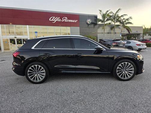 2019 Audi e-tron Premium Plus