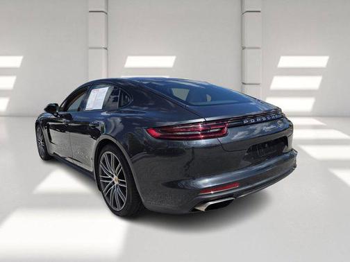 2018 Porsche Panamera Base