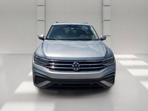 Silver Metallic 2023 Volkswagen Tiguan 2.0T SE